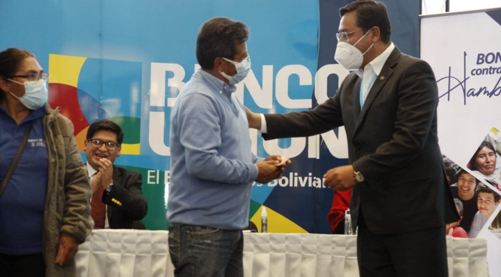 El presidente Luis Arce inicia el pago del Bono Contra el Hambre
