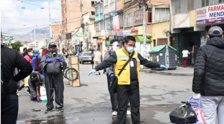 Empezó bloqueo epidemiológico en Miraflores con estricto control en cinco sectores del perímetro