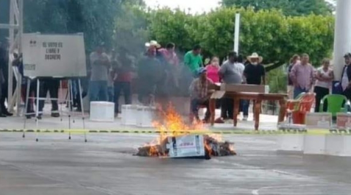 Bombas de humo, cabezas humanas, robo de urnas y quema de boletas: violencia en las elecciones en México