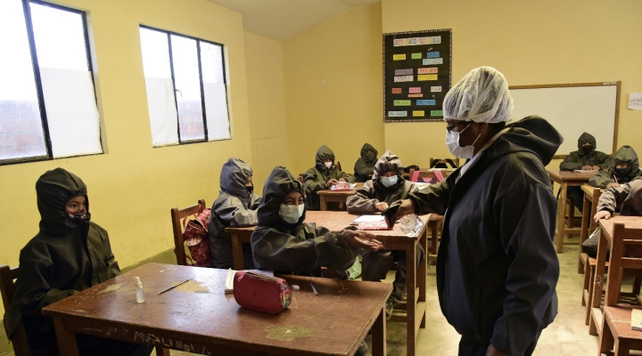 Suman 9 mil los profesores infectados con Covid-19 y la vacación escolar puede alargarse hasta fin de junio