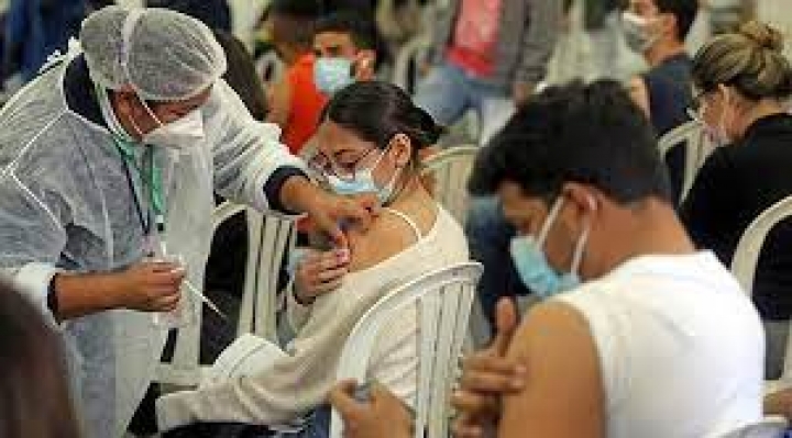 Bolivia rompe récord de vacunación contra el coronavirus en un día