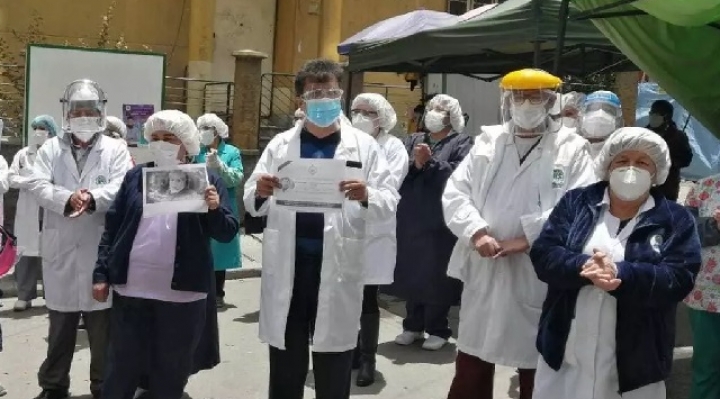 El reglamento de la ley de Emergencia Sanitaria enfrenta al Gobierno y médicos