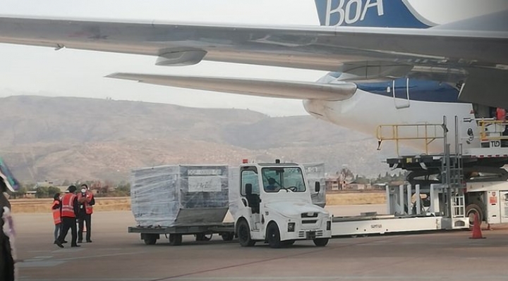  Llega medio millón de vacunas Sinopharm y el Gobierno dice que mantiene negociaciones con Rusia "al más alto nivel"  