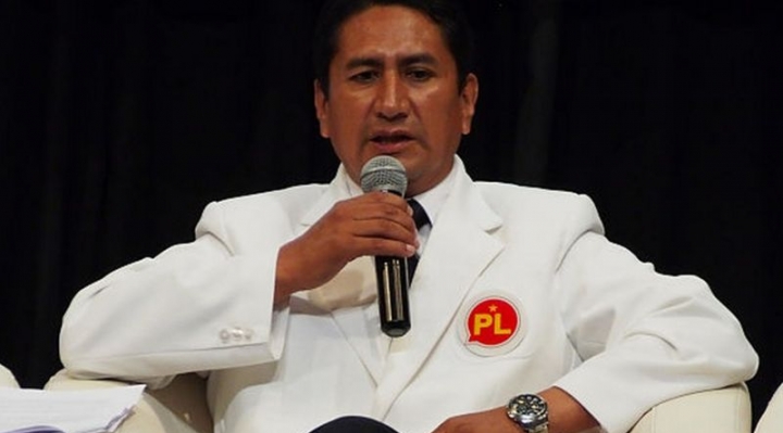 Vladimir Cerrón, el polémico neurocirujano que se ha convertido en actor clave de la política peruana