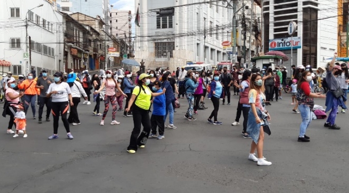 Día del Peatón en El Prado: al ritmo de zumba, disfrutan del sol, del pedaleo y en familia