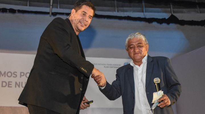 Claure presenta nuevo diseño del estadio Bolívar que costará $us 35 millones y Arias anuncia que la Alcaldía será aliada