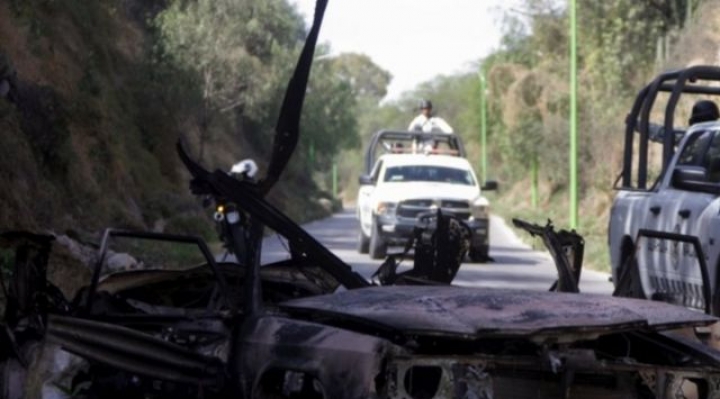 El espectacular ataque con autos bomba a un penal en México del que escaparon 9 reos