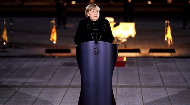 Angela Merkel: el emotivo discurso de la canciller alemana y la canción punk que sonó en su despedida