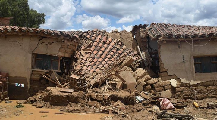 Lluvias: en Cochabamba ya son mil familias afectadas y en La Paz la Alcaldía limpia los ríos para prevenir desastres