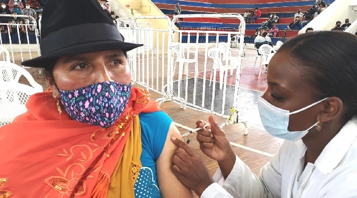 Ecuador hace obligatoria la vacunación contra la Covid ante el aumento de contagios por ómicron