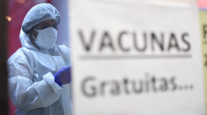 45 brigadas médicas trabajarán 12 horas este domingo en la vacunación domiciliaria en La Paz