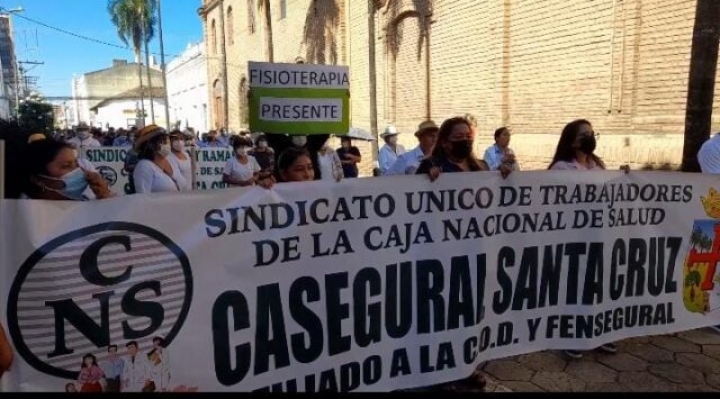 Sector médico cumple su tercer día de paro en exigencia de la destitución del Gerente de la CNS