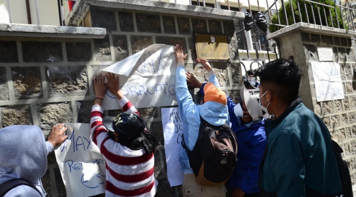 Estudiantes toman oficinas de la CEUB; rechazan a “dirigentes dinosaurios”