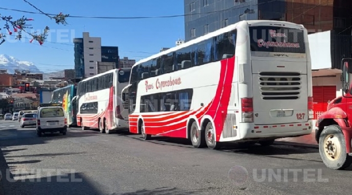 Reportan que continúan las filas por diésel en La Paz y El Alto 