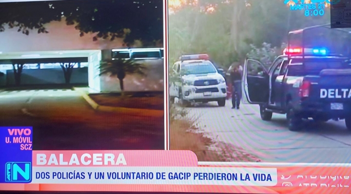 Trasladan a la morgue a los tres policías fallecidos en una balacera en Santa Cruz