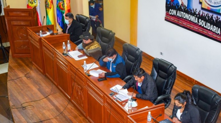 Proyectos sin autorización legal de canchas sintéticas ya casi llegan a 69 millones de bolivianos