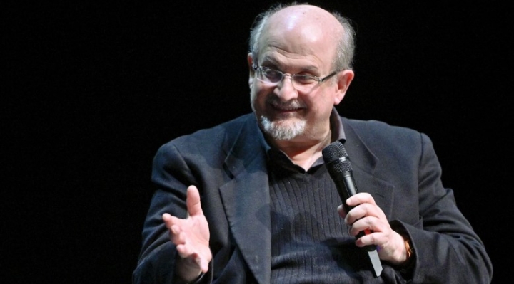 La vida amenazada de Salman Rushdie