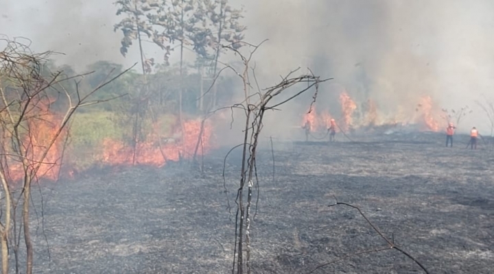 El eje central registra incendios forestales de magnitud; La Paz está con aire “malo”