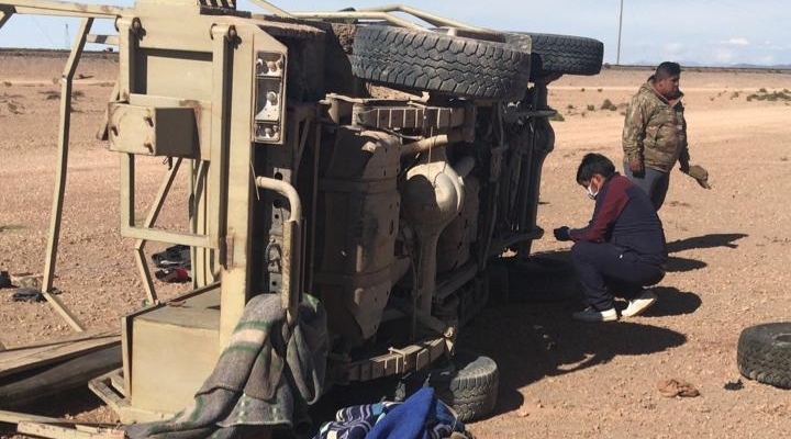 Contrabandistas provocan la muerte de un efectivo militar y dos heridos en un accidente en Uyuni