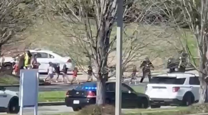 Nashville: mueren tres niños de 9 años y tres adultos en un tiroteo en una escuela
