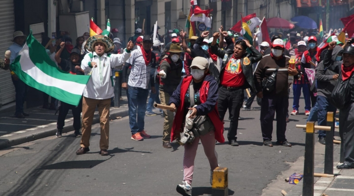 Maestros urbanos instalan piquetes de huelga de hambre y reanudan marchas