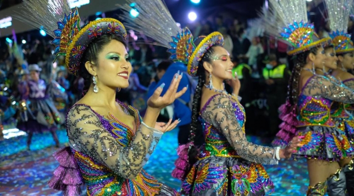 Con luces, sonido y pantallas, la Experiencia Gran Poder de la Av. Camacho cerró la festividad pasada la medianoche