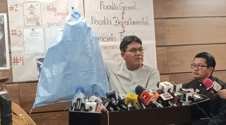 Entre lágrimas, Héctor Arce dice que está frustrado por el Estado corrupto tras cierre del caso ABC