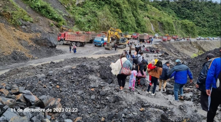 Por derrumbes en El Sillar mantienen cerrada la carretera nueva Cochabamba-Santa Cruz 