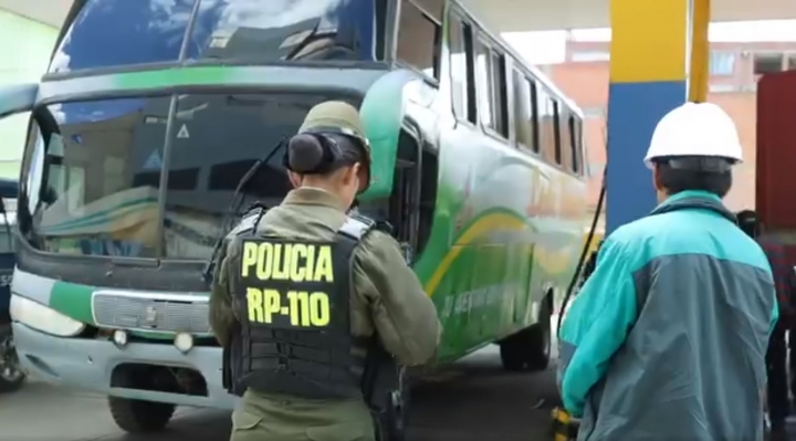 Decomisan 6 carros por carguío de medio millón de litros de combustible; 3 personas van a la cárcel