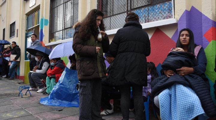 Largas filas caracterizaron al primer día de inscripción de escolares nuevos en unidades educativas