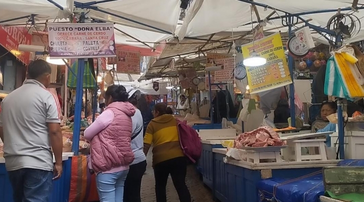 La carne de chancho y de pollo escasea y sube  de precio debido a los bloqueos de caminos