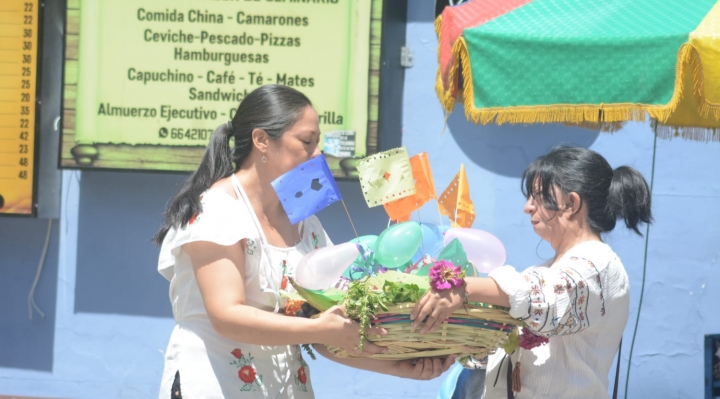 Con el jueves de comadres se activan los carnavales en el país y el largo feriado