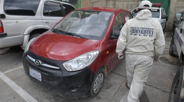 Hallan vehículo de madre e hija que fueron asesinadas y aprehenden a otras 2 personas