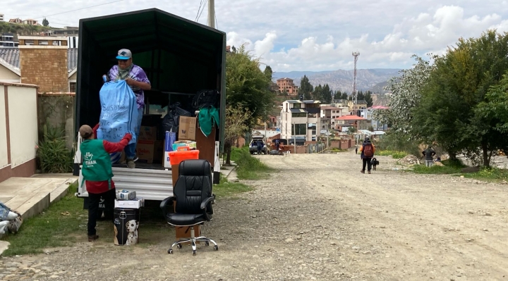 Familias enteras abandonan sus viviendas en Irpavi II y Bajo Irpavi ante posibles deslizamientos