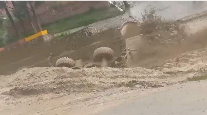 Maquinista fue arrastrado 1 km y lanzado a un costado, otros operadores salvaron sus vidas tras crecida del río Aruntaya