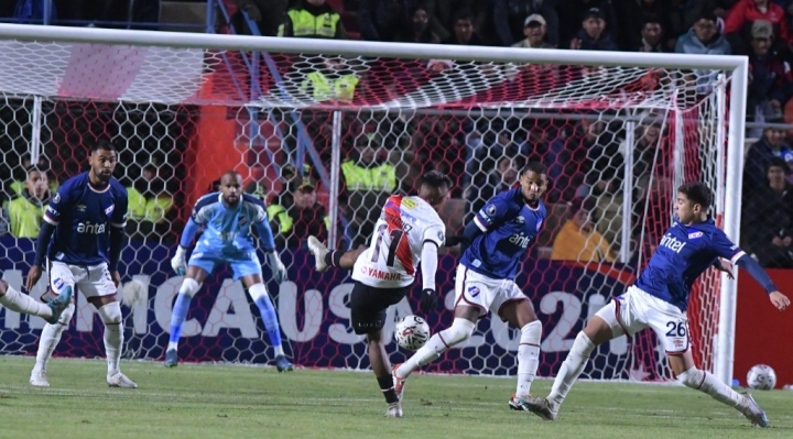 Always Ready "golea" a Nacional en posesión y remates, pero solo gana 1-0