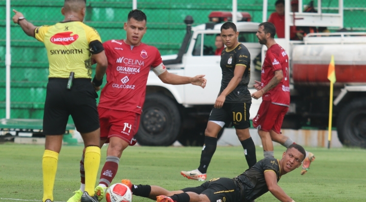 Real y Guabirá empatan en un partido con influencia del VAR