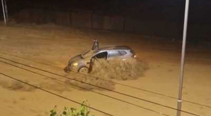 Desborde del río Achumani deja un muerto, fue arrastrado un kilómetro la noche del viernes