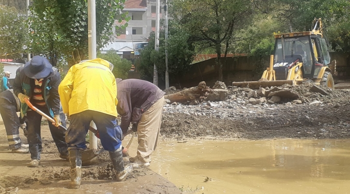 Alcaldía busca alquilar topadoras para trabajos en ríos que amenazan La Paz