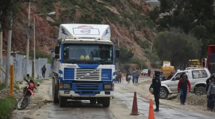 Se habilita el paso vehicular sin restricciones en la av. Hernán Siles, hacia Mallasa