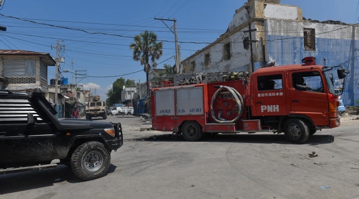 Un incendio afecta la mayor cárcel de Haití, de donde huyeron miles de presos semanas atrás