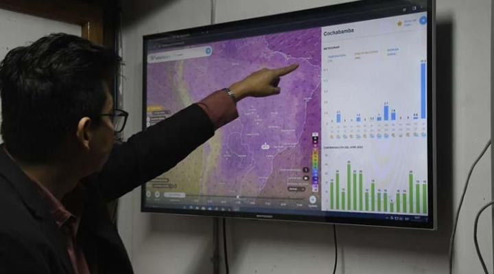 Fuertes ráfagas de viento en Cochabamba voltearon al menos 11 árboles, otras quedaron inclinadas y pronostican posibles eventos