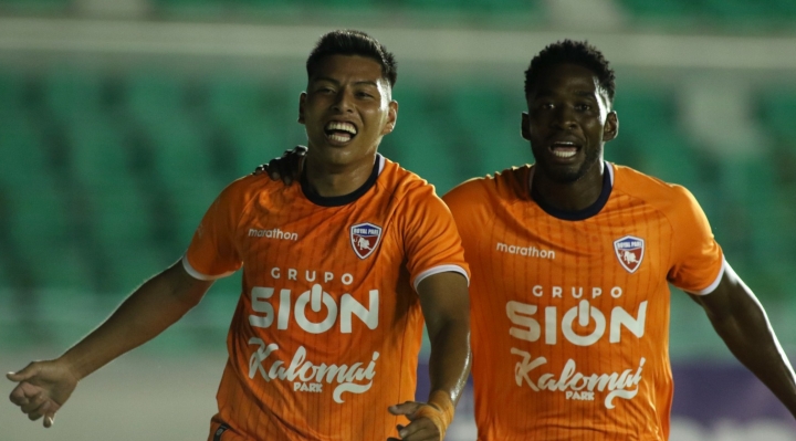 Royal Pari gana el duelo cruceño ante Blooming y aprieta el Grupo B