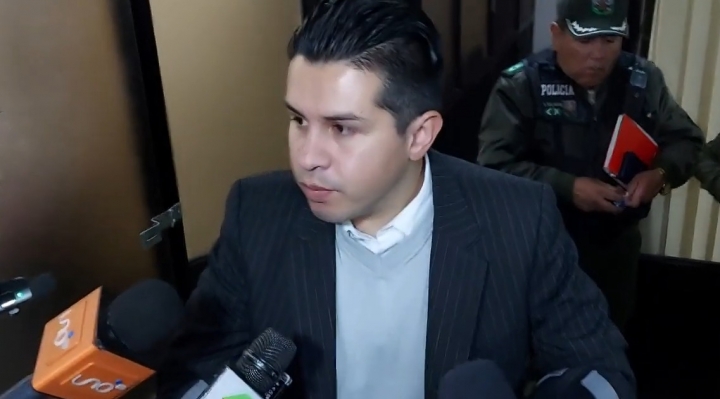 Caso Zapata: tras recibir amenazas y agresiones, abogado retira a Evo como testigo