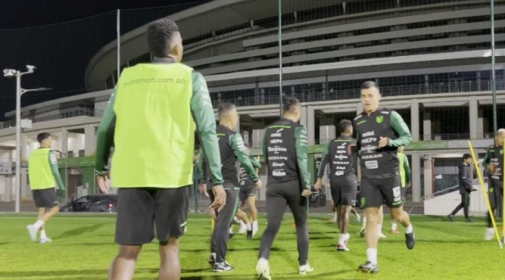 La selección llega a Argelia y practica de noche para quitarse el cansancio del viaje