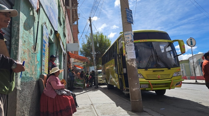 Empresas de buses hacia Copacabana esperan un aumento de viajeros desde el jueves