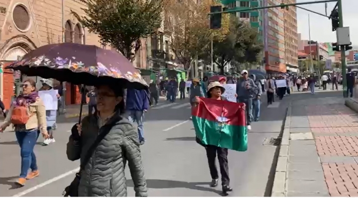 Trabajadores municipales denuncian acoso laboral y mantienen su protesta mientras se dialoga