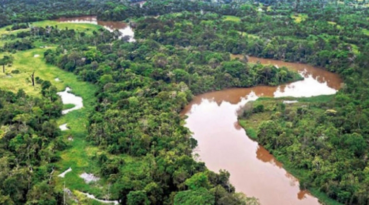 Expertos ven correlación y causalidad entre deuda, clima y extractivismo en Bolivia