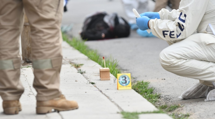 Apuñalan a una mujer de 23 años por un celular perdido y muere en plena vía de Pampahasi