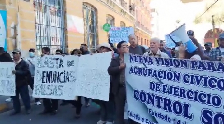 Protestan en el centro paceño contra la Ley 348, denuncian que se fabrican procesos